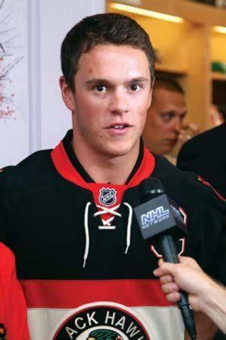 Jonathan Toews Biography