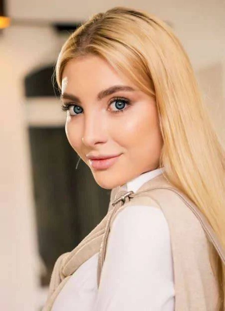 Sylvia Buntarka Images celebzbiography.com